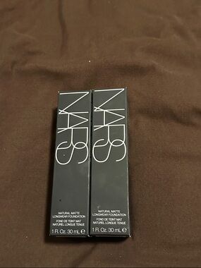 NARS Natural Matte Longwear Foundation - Black